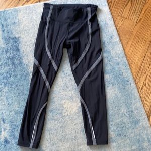 Black and gray lululemon leggings.